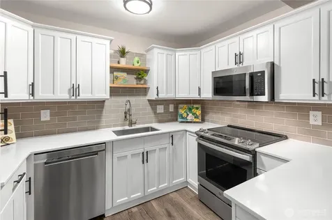 1425 S Puget Drive Renton WA 98055