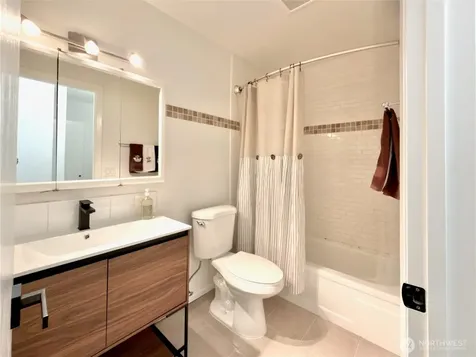 5834 NE 75th Street Seattle WA 98115