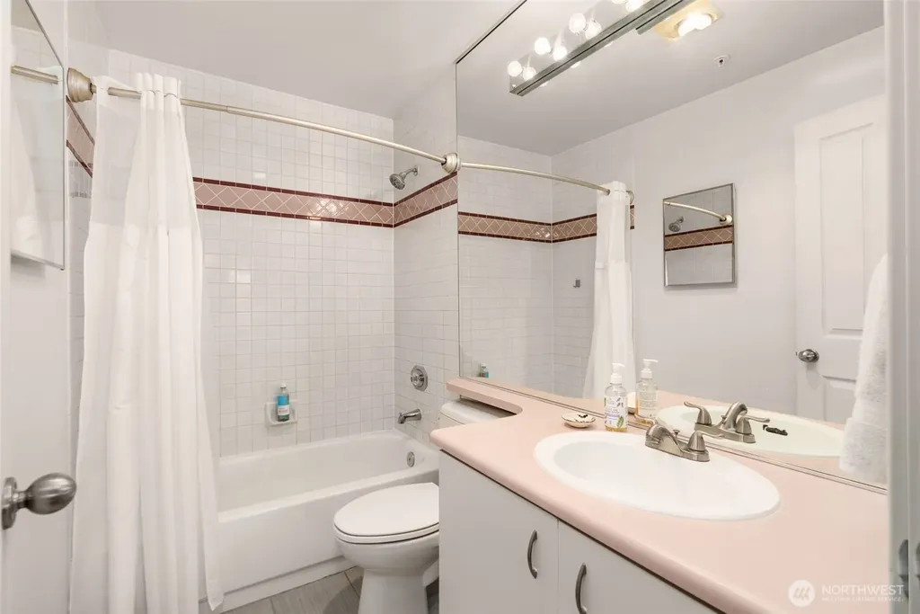 1504 Aurora Avenue N Seattle WA 98109