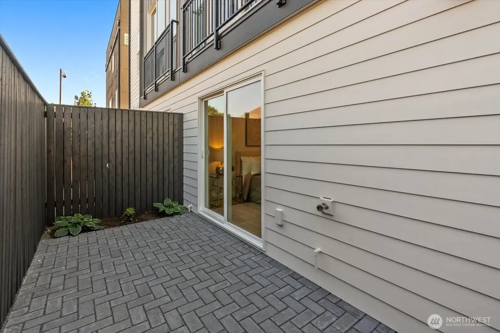 4412 Corliss Avenue N Seattle WA 98103