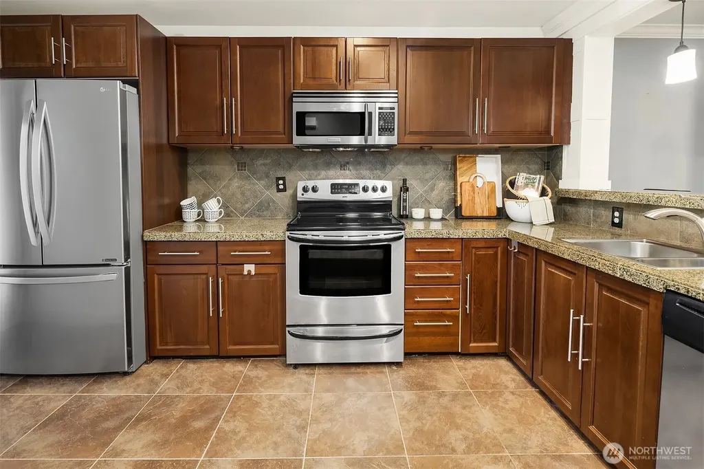 17001 Inglewood Road NE Kenmore WA 98028