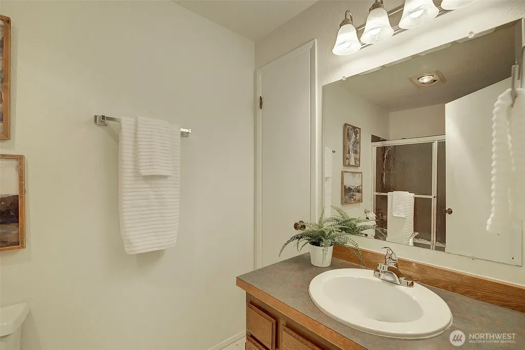 918 N 165th Street Shoreline WA 98133