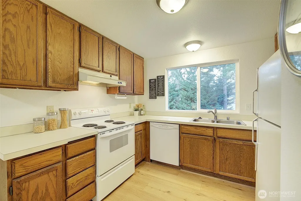 918 N 165th Street Shoreline WA 98133