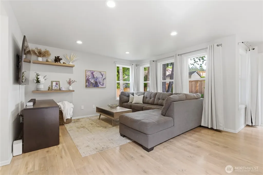 209 Casey Court Steilacoom WA 98388