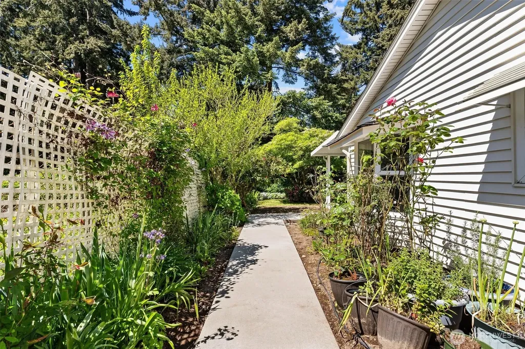 35803 13th Avenue SW Federal Way WA 98023