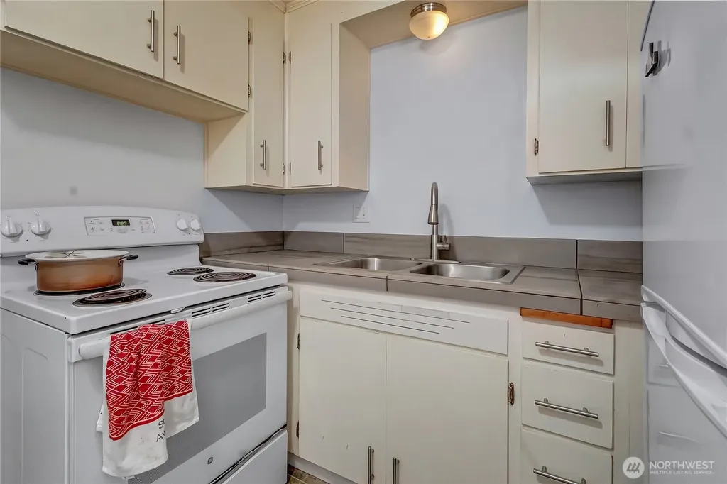 838 Harrington Avenue NE Renton WA 98056