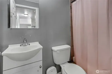 838 Harrington Avenue NE Renton WA 98056