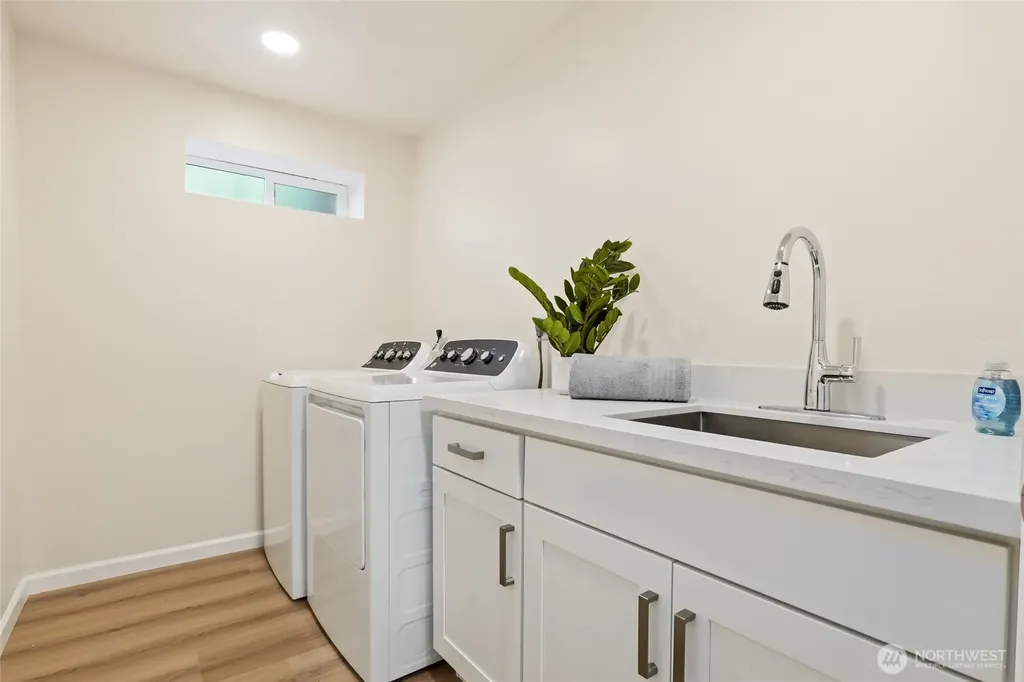 16559 SE 45th Place Bellevue WA 98006