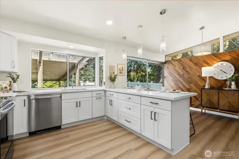 16559 SE 45th Place Bellevue WA 98006