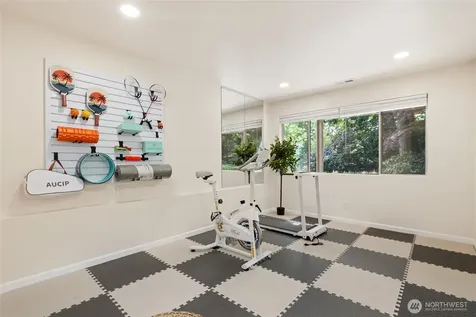 16559 SE 45th Place Bellevue WA 98006