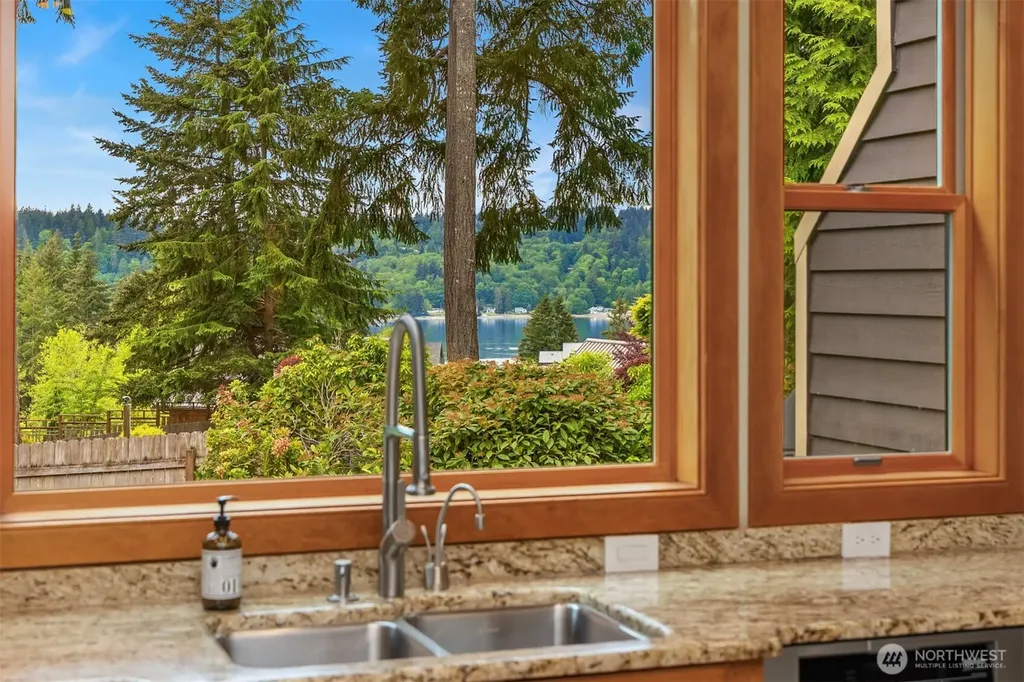 5976 NE Whitmore Way Bainbridge Island WA 98110