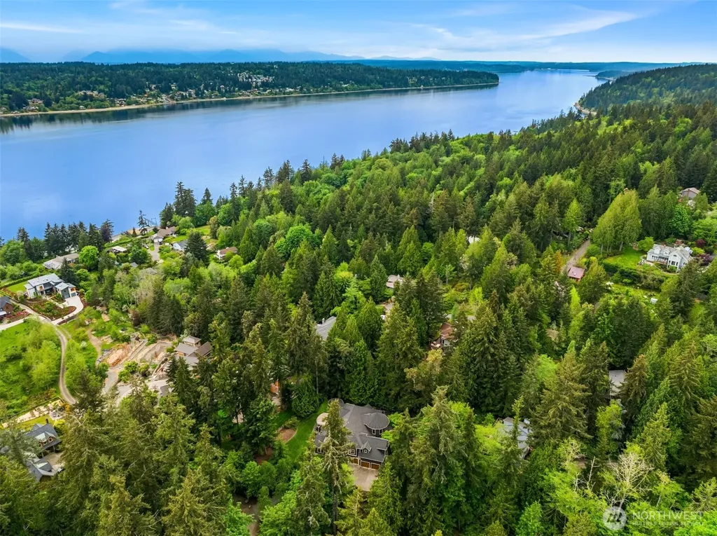 5976 NE Whitmore Way Bainbridge Island WA 98110