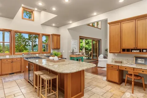 5976 NE Whitmore Way Bainbridge Island WA 98110