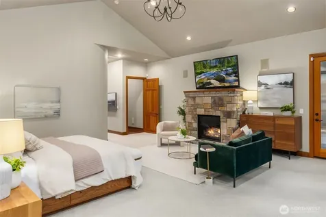 5976 NE Whitmore Way Bainbridge Island WA 98110