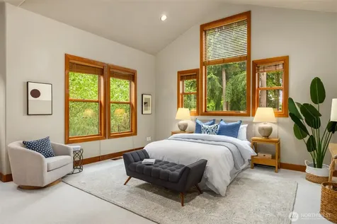 5976 NE Whitmore Way Bainbridge Island WA 98110