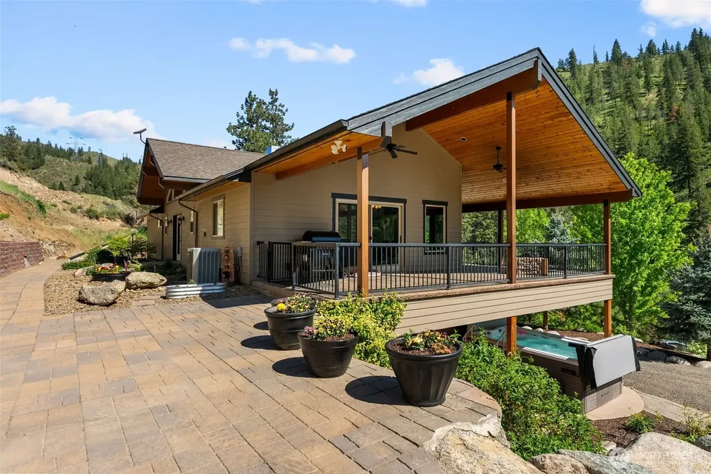 5230 Crum Canyon Road Entiat WA 98822
