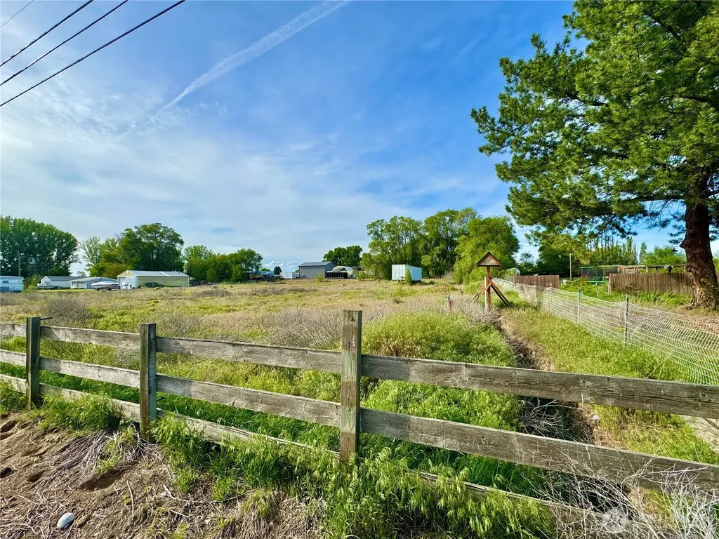 7566 Rainier Road NE Moses Lake WA 98837