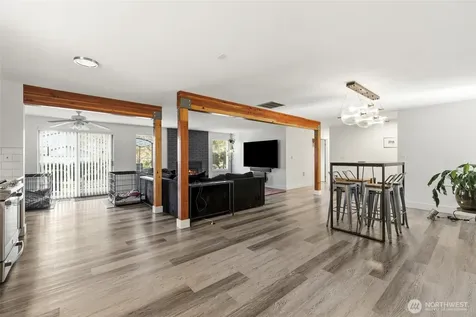 18320 Corliss Avenue N Shoreline WA 98133