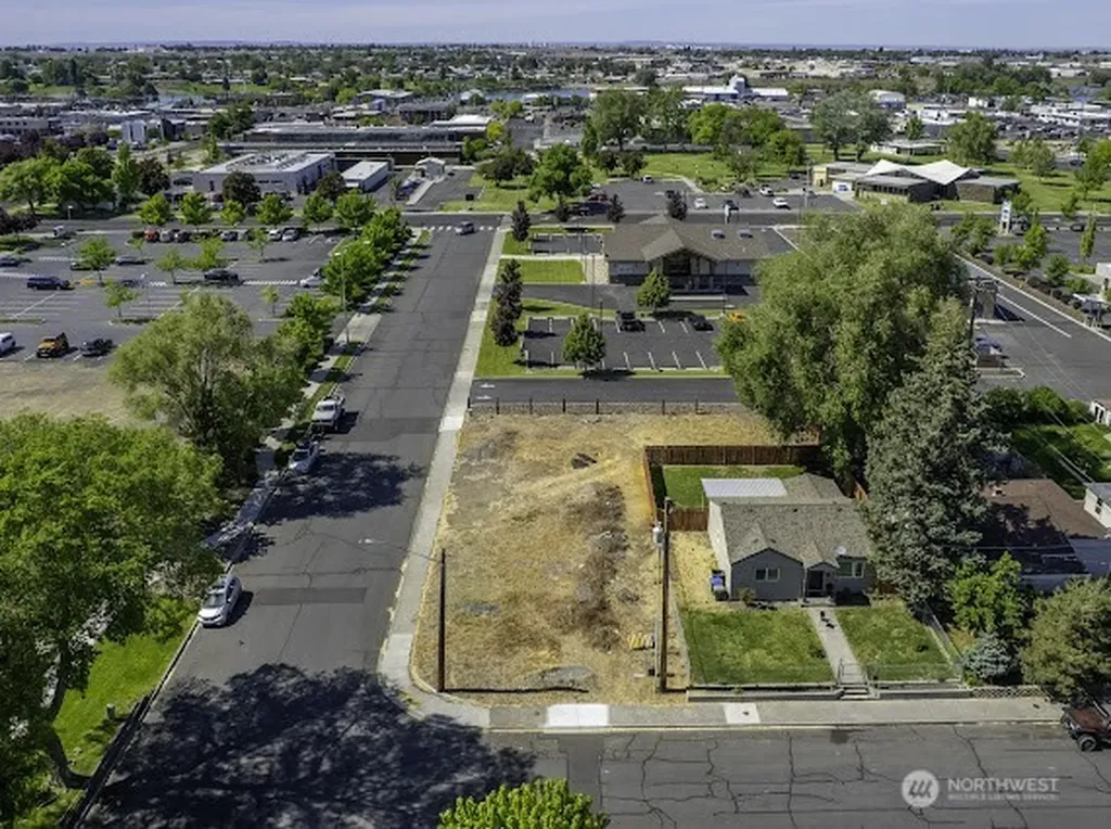 402 E Walnut Avenue Moses Lake WA 98837