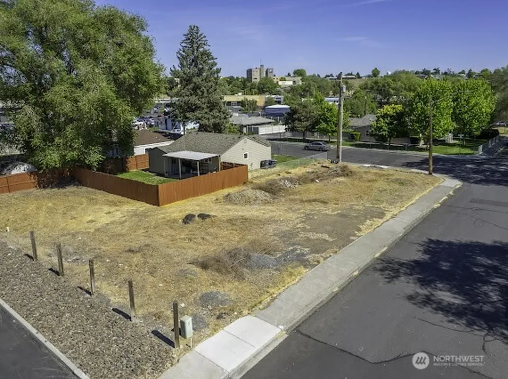 402 E Walnut Avenue Moses Lake WA 98837