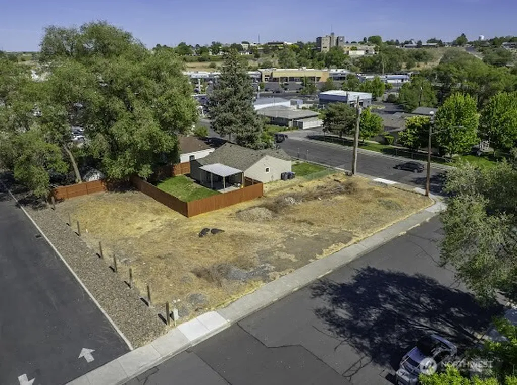 402 E Walnut Avenue Moses Lake WA 98837