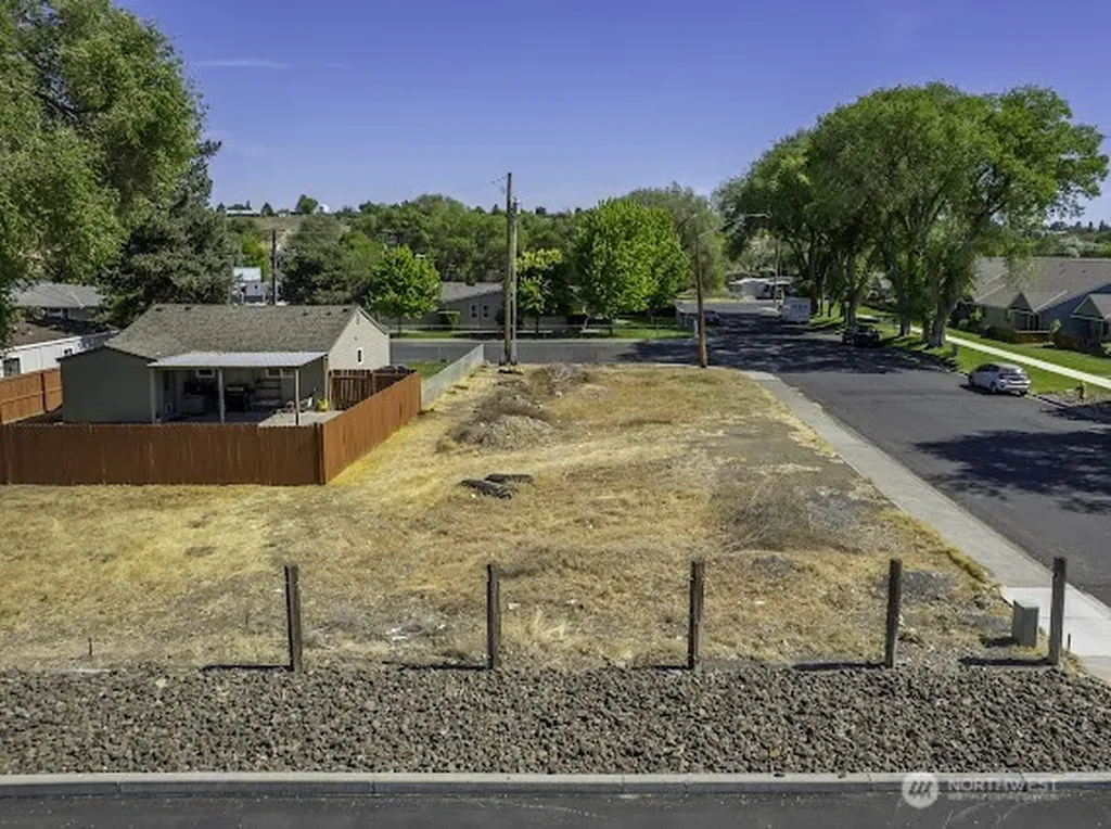 402 E Walnut Avenue Moses Lake WA 98837