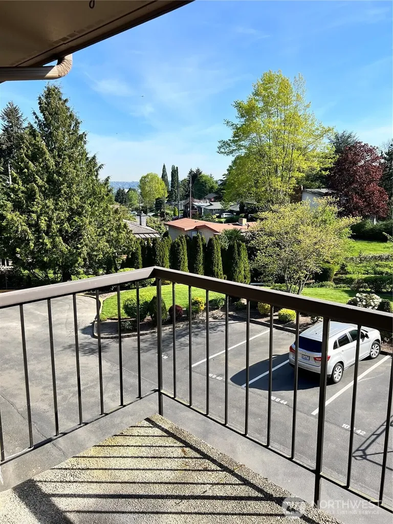 10628 Glen Acres Dr S Seattle WA 98168