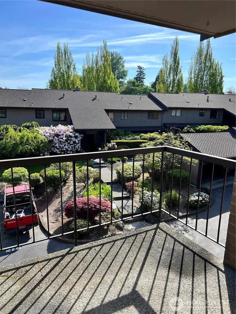 10628 Glen Acres Dr S Seattle WA 98168