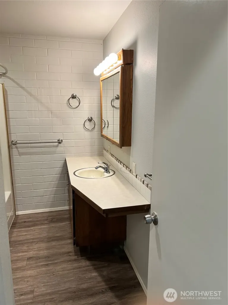 10628 Glen Acres Dr S Seattle WA 98168