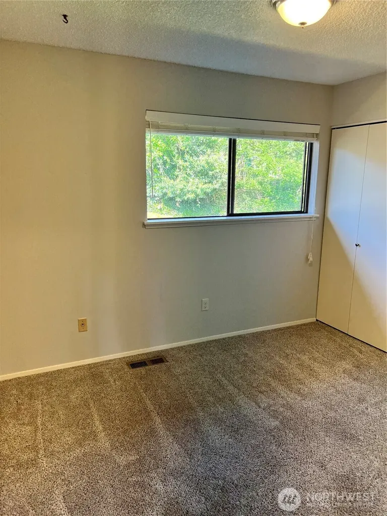 10628 Glen Acres Dr S Seattle WA 98168