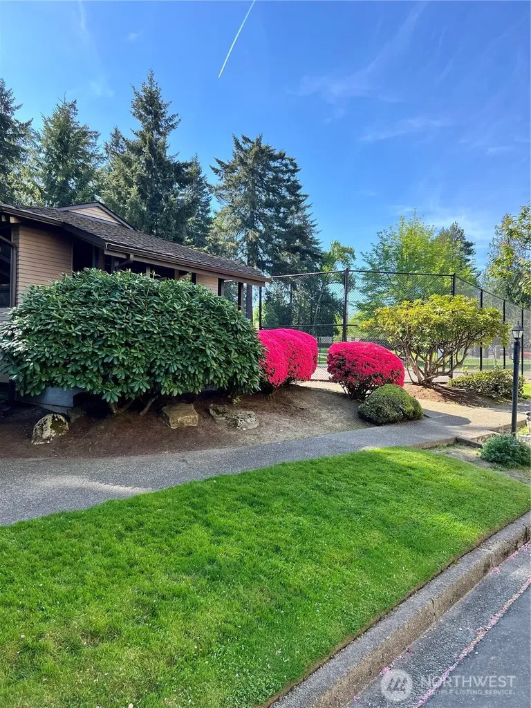 10628 Glen Acres Dr S Seattle WA 98168