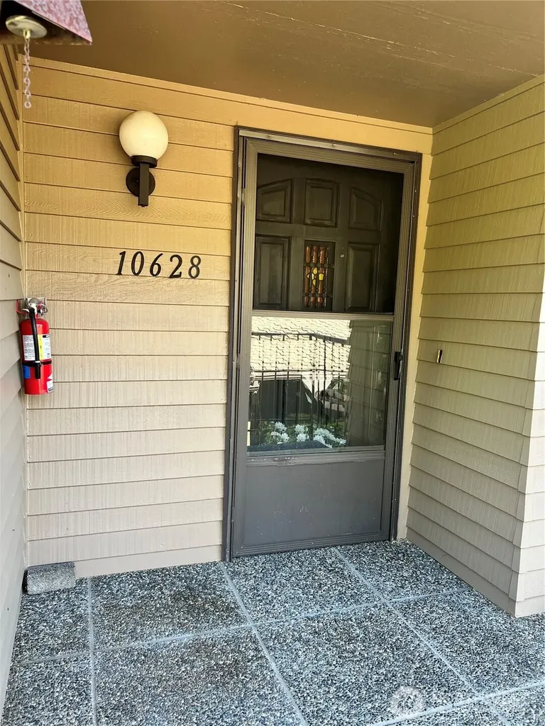 10628 Glen Acres Dr S Seattle WA 98168