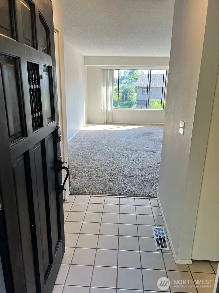 10628 Glen Acres Dr S Seattle WA 98168