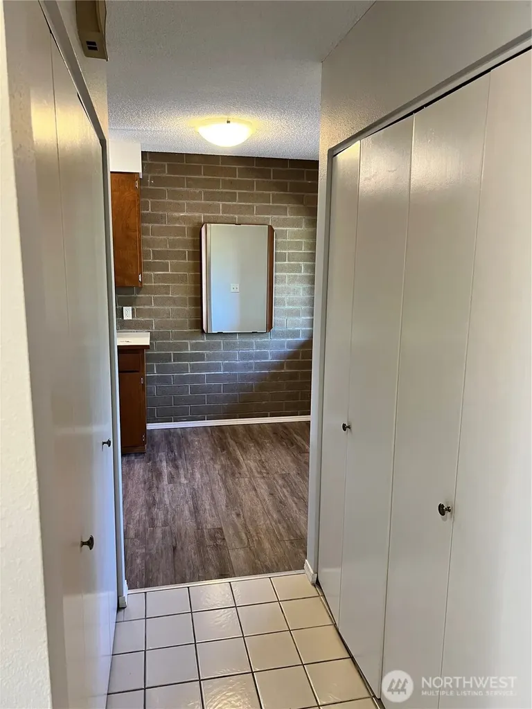 10628 Glen Acres Dr S Seattle WA 98168