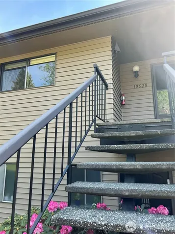 10628 Glen Acres Dr S Seattle WA 98168