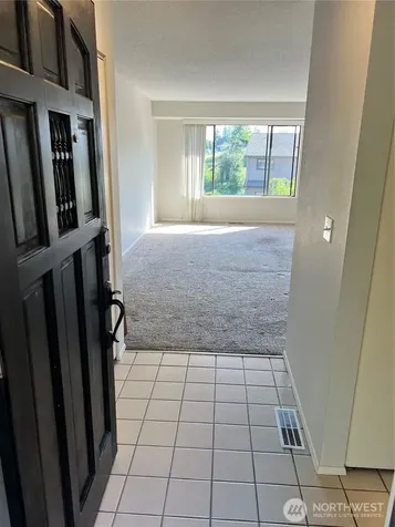 10628 Glen Acres Dr S Seattle WA 98168
