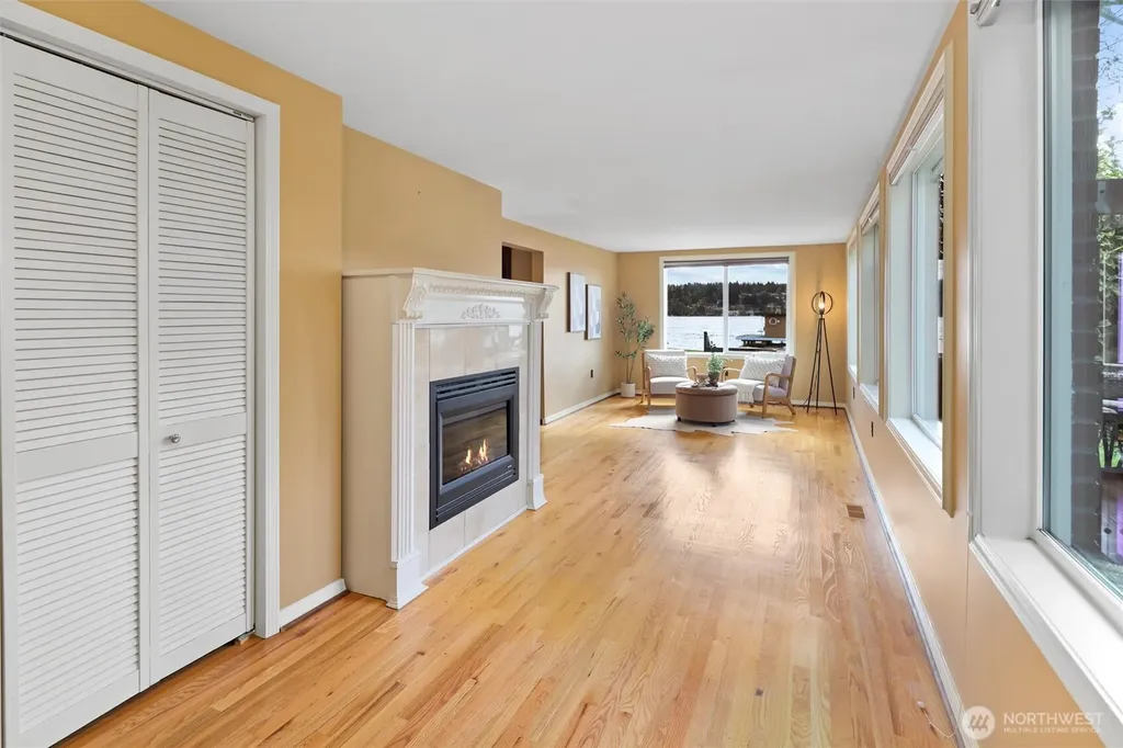 4728 NE 172nd Street Lake Forest Park WA 98155