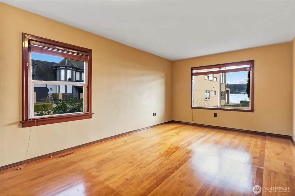 4728 NE 172nd Street Lake Forest Park WA 98155