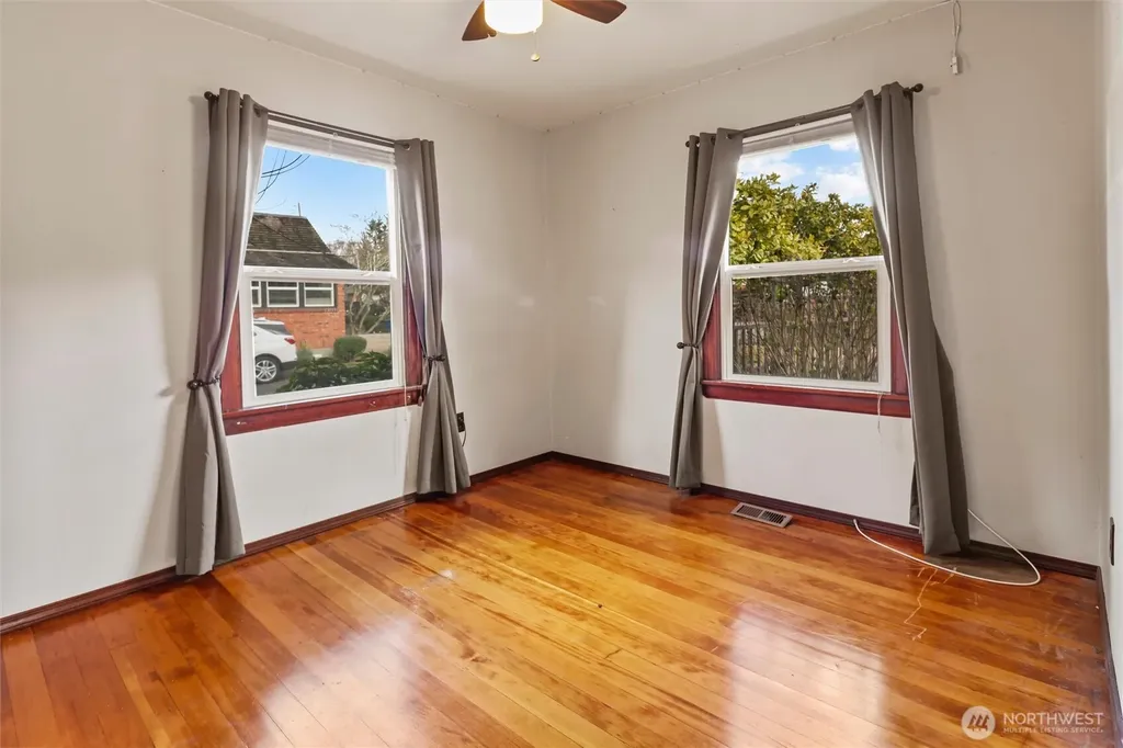 4728 NE 172nd Street Lake Forest Park WA 98155