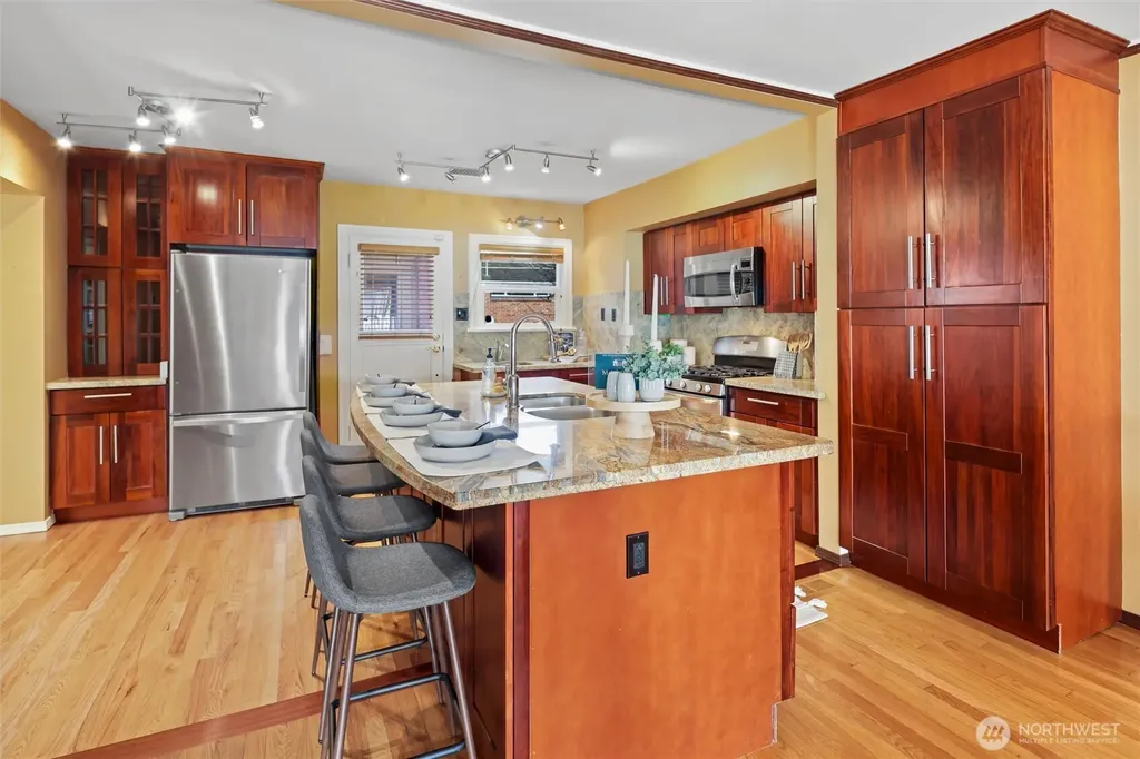 4728 NE 172nd Street Lake Forest Park WA 98155