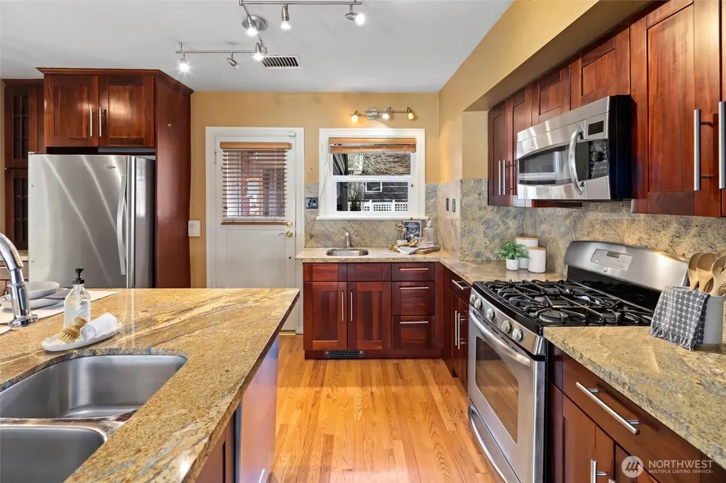 4728 NE 172nd Street Lake Forest Park WA 98155