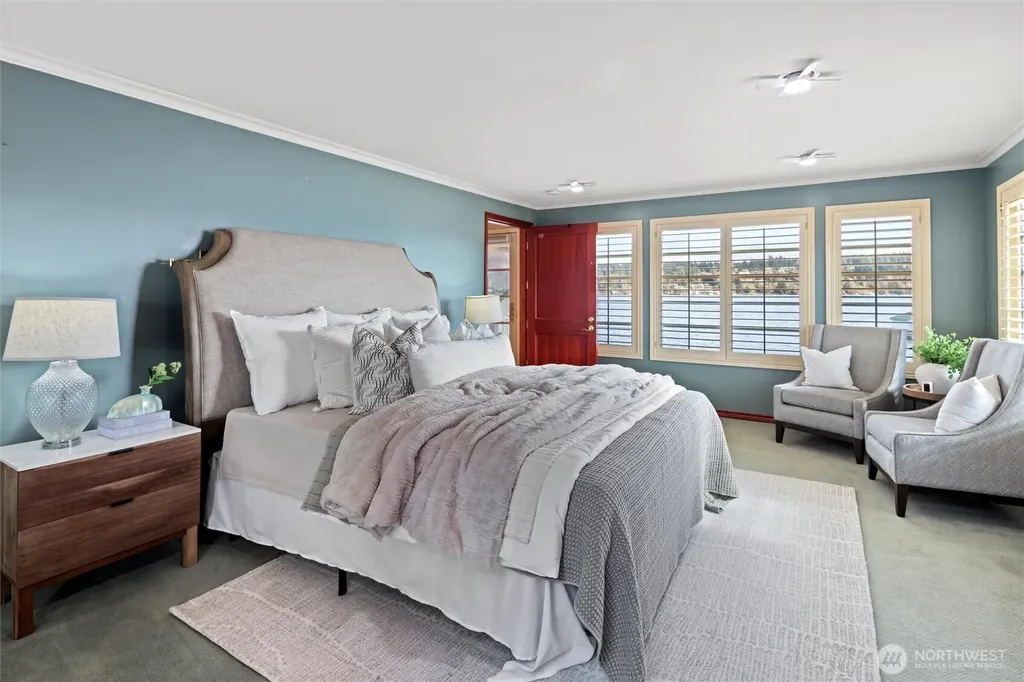 4701 NE Shore Place Lake Forest Park WA 98155