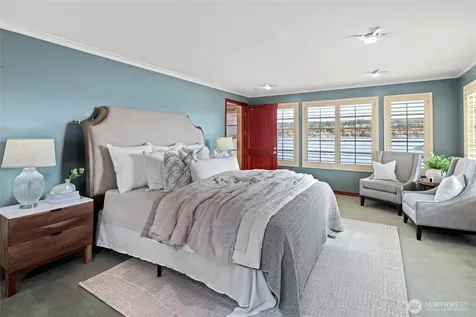 4701 NE Shore Place Lake Forest Park WA 98155