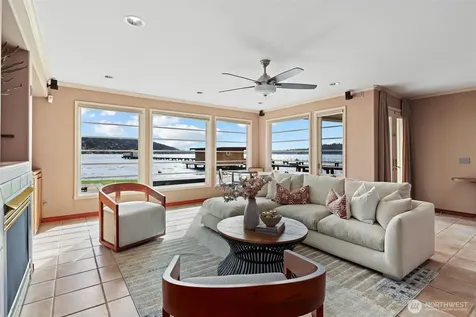 4701 NE Shore Place Lake Forest Park WA 98155