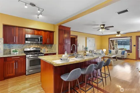 4701 NE Shore Place Lake Forest Park WA 98155