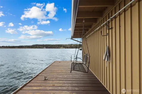 4701 NE Shore Place Lake Forest Park WA 98155