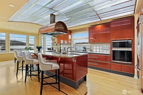 4701 NE Shore Place Lake Forest Park WA 98155