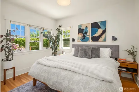 4740 4th Avenue NE Seattle WA 98105
