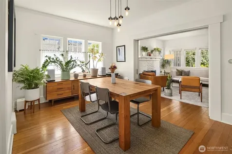 4740 4th Avenue NE Seattle WA 98105