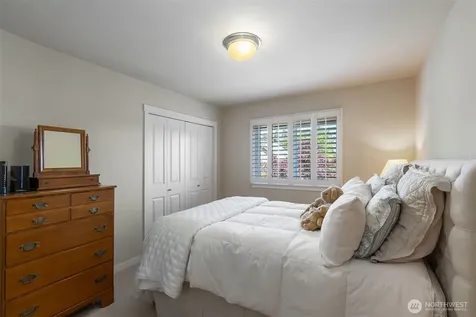 23431 NE 10th Place Sammamish WA 98074